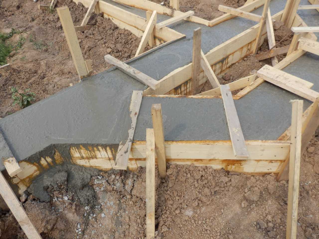Фундамент своими руками: пошаговая инструкция по строительству и восстановлению