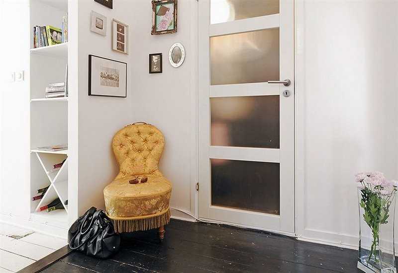Белые двери в интерьере квартиры (45 фото)