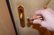 Замена дверных ручек для разных типов дверей своими руками