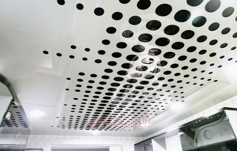 Натяжные потолки с подсветкой в интерьере: выбор стиля и интенсивности света