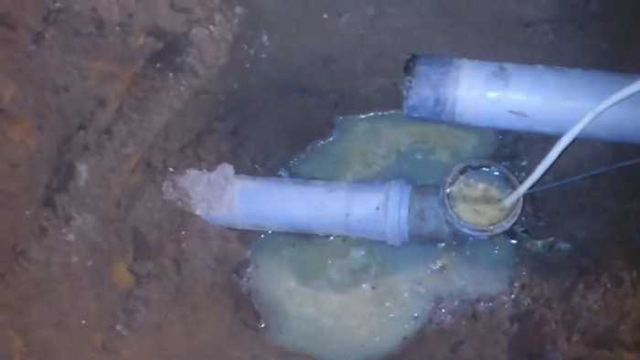Замерзла вода в пластиковой трубе — что делать и как устранить проблему?