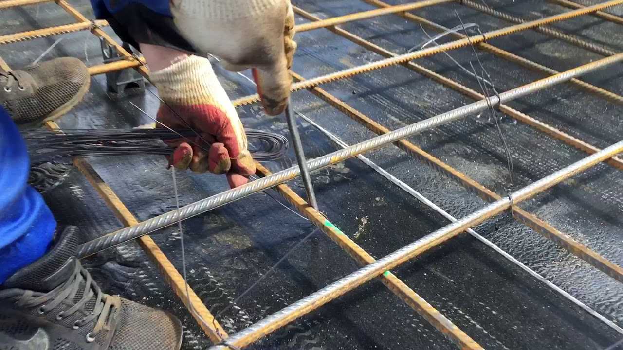 Армирование фундаментной плиты: поддерживающие каркасы для фундамента, шаг стержней арматуры для плитного варианта
