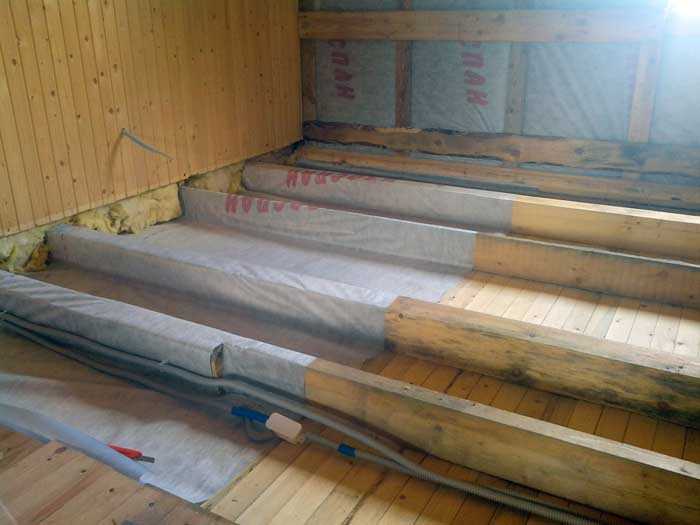 Правильная пароизоляция деревянных перекрытий в доме - важнейшая задача которая спасет пол и потолки от переувлажнения Схемы и примеры