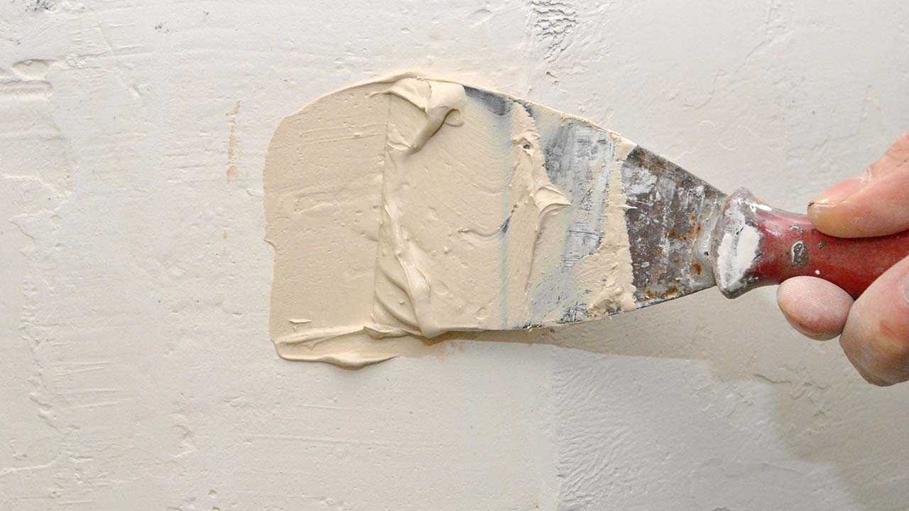 Нужно ли грунтовать стены перед шпаклевкой: как правильно и сколько раз проводить шпаклевание
