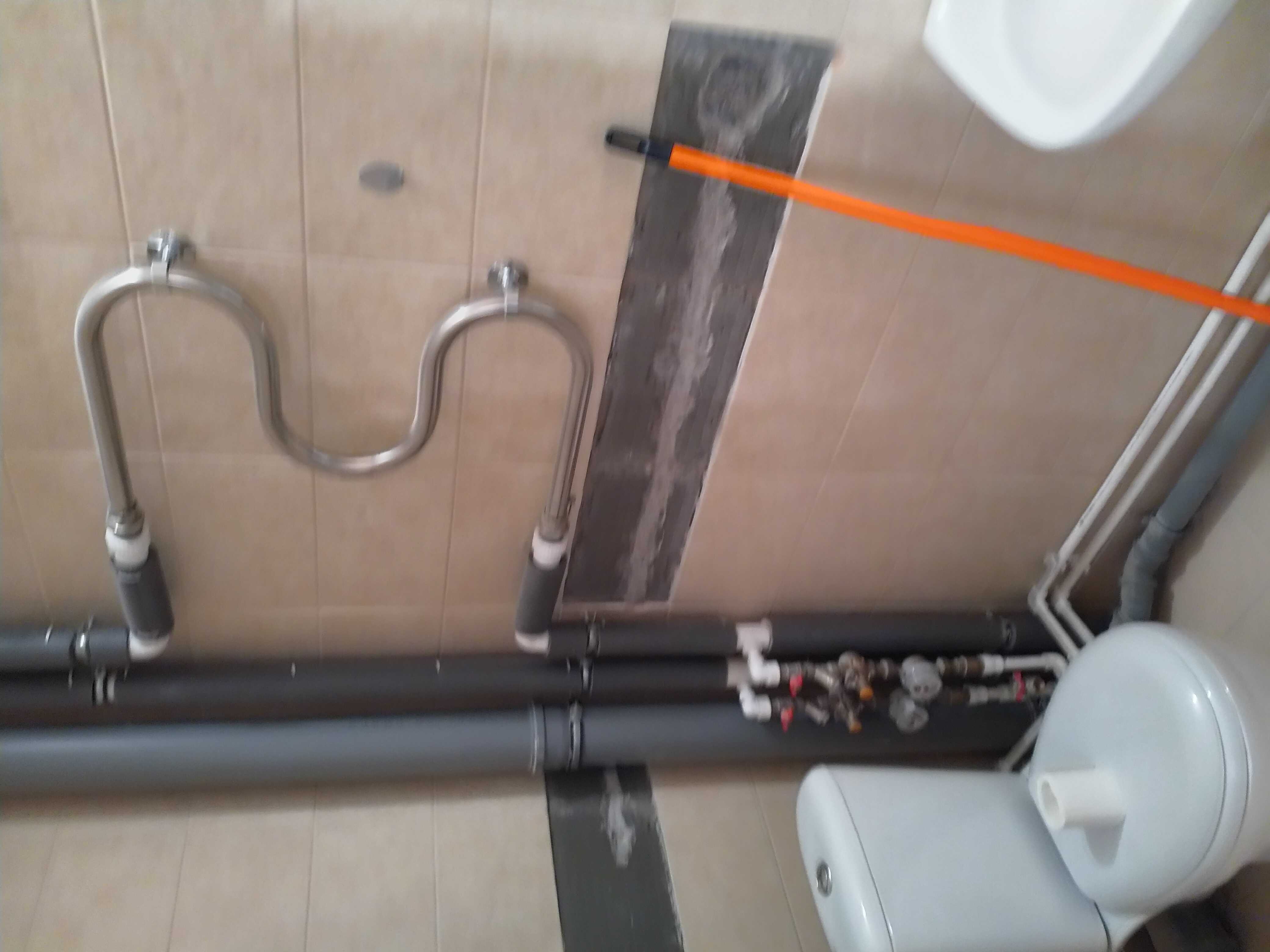 Как правильно спрятать трубы в ванной под плитку