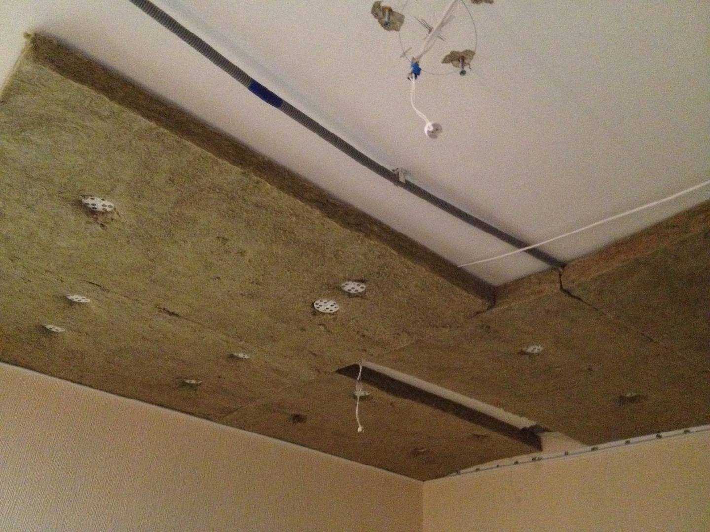 Акустический натяжной потолок: потолочная акустика как альтернативная шумоизоляция, отзывы