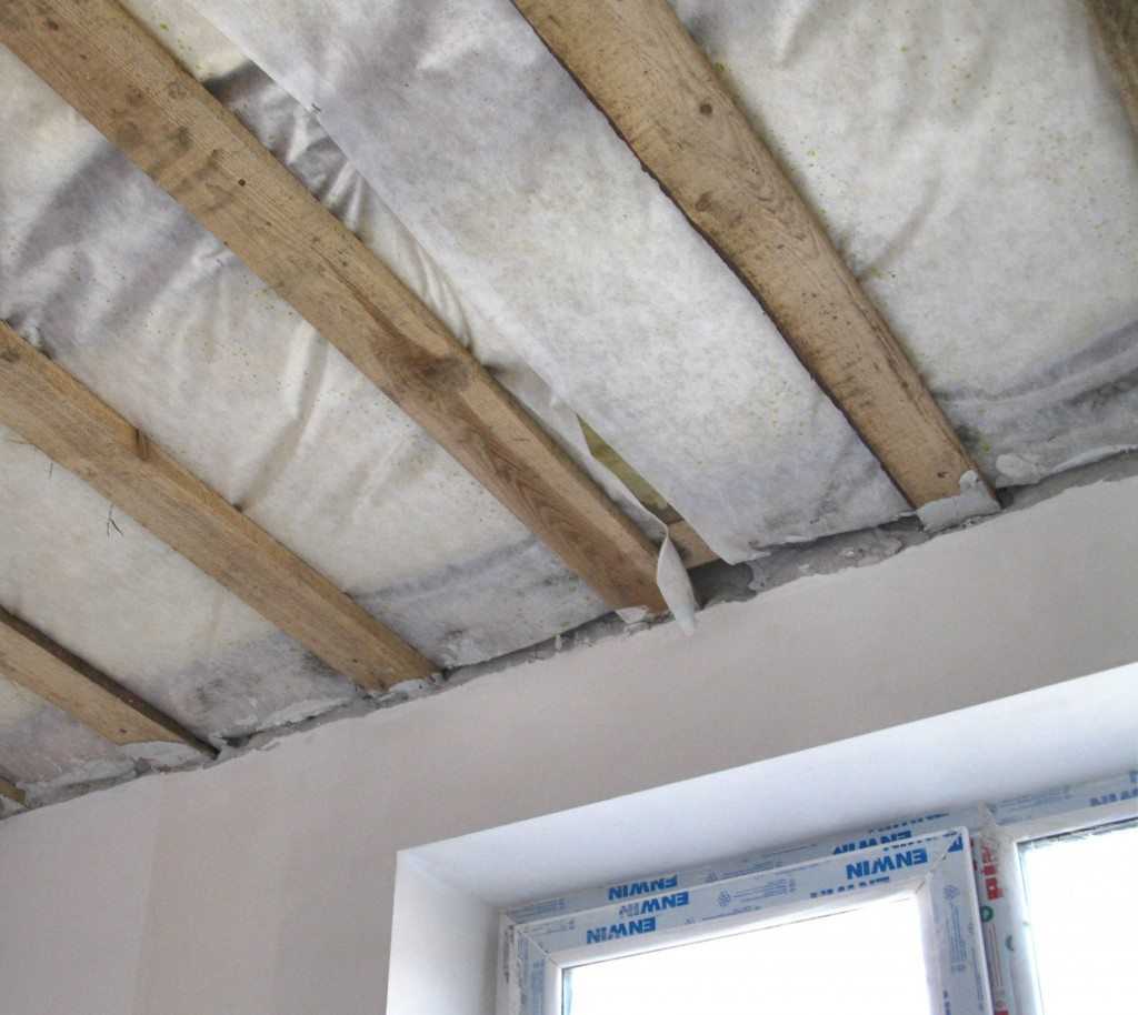 Пароизоляция для потолка в деревянном перекрытии: выбор материала, укладка, советы экспертов