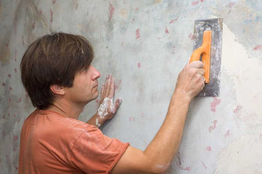 Штукатурка стен под обои: чем заштукатурить в квартире, как правильно отштукатурить своими руками и что нужно делать дальше