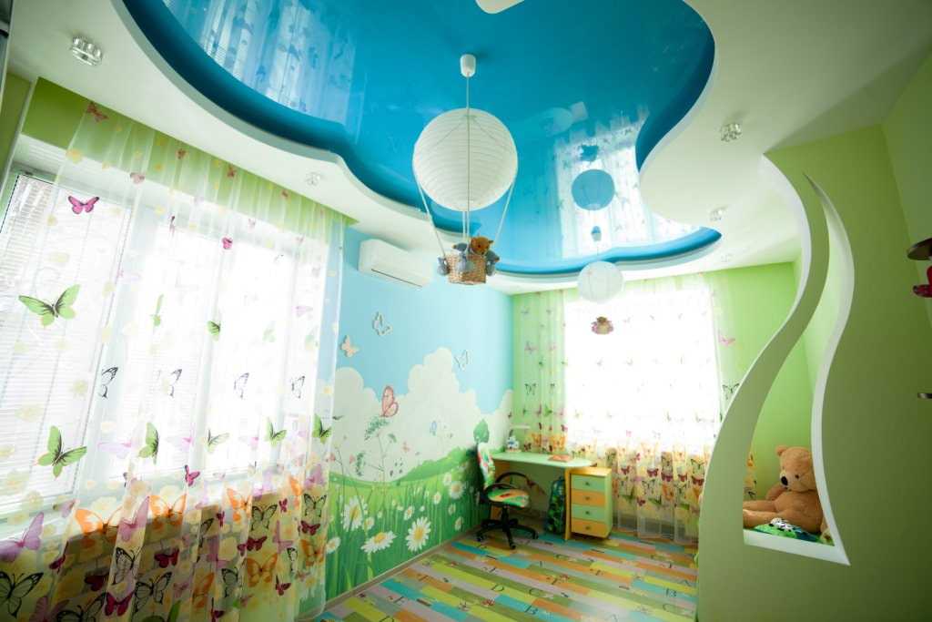 Натяжные потолки в детскую комнату: фото лучших примеров оформления