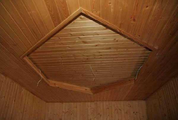 Способы отделки потолка в деревянном доме