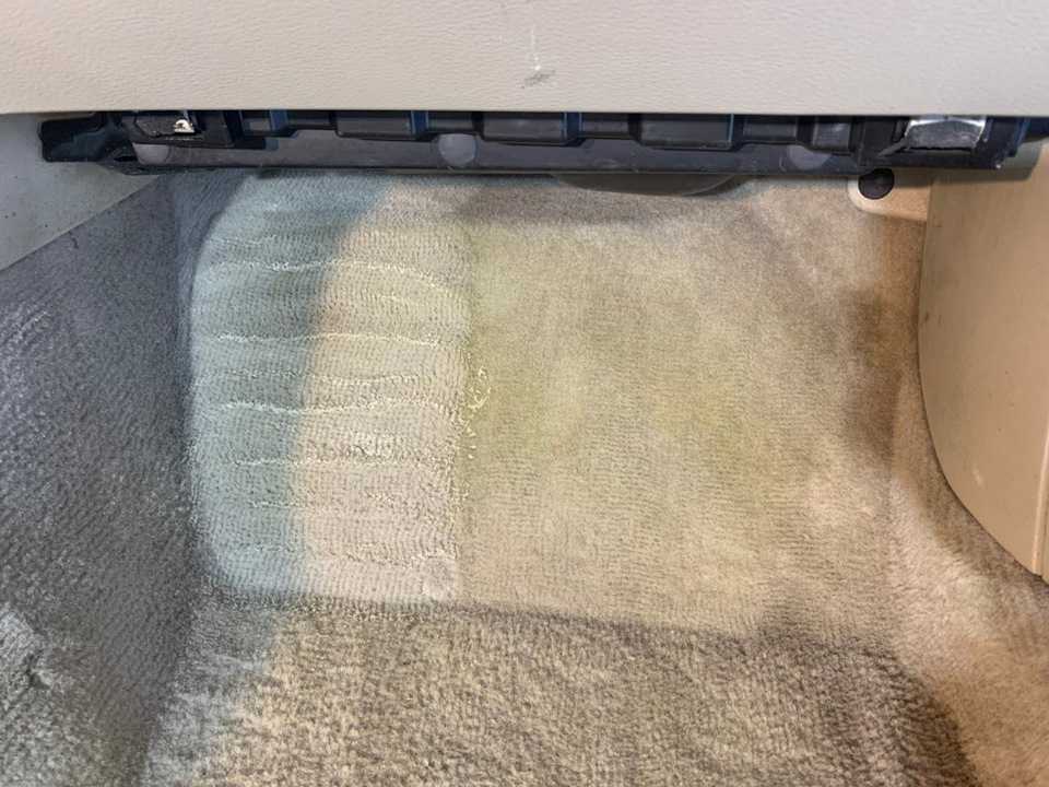 Чем отмыть ковролин от пятен не снимая с пола