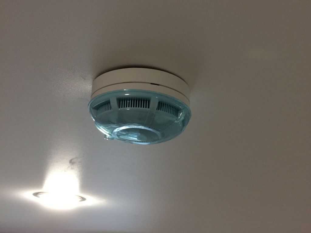 Вентиляция в натяжном потолке, прихоть или необходимость?