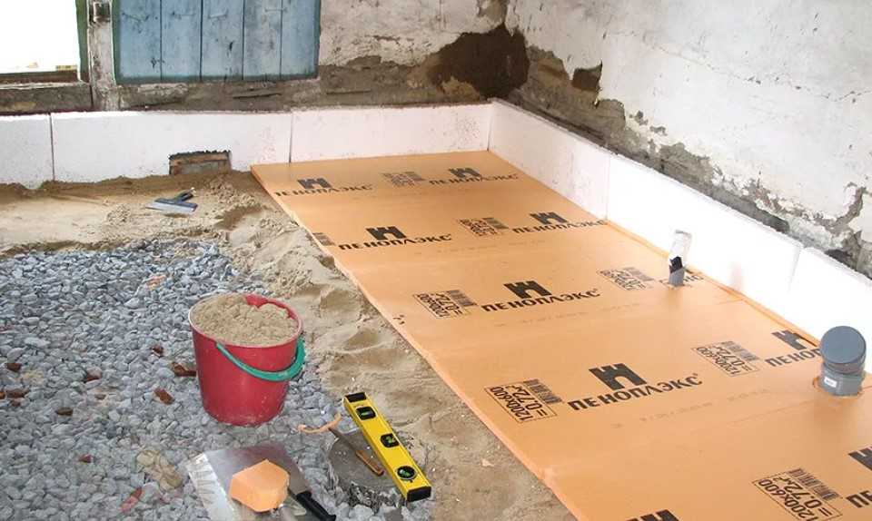 Как утеплить бетонный пол в квартире: монтаж и заливка