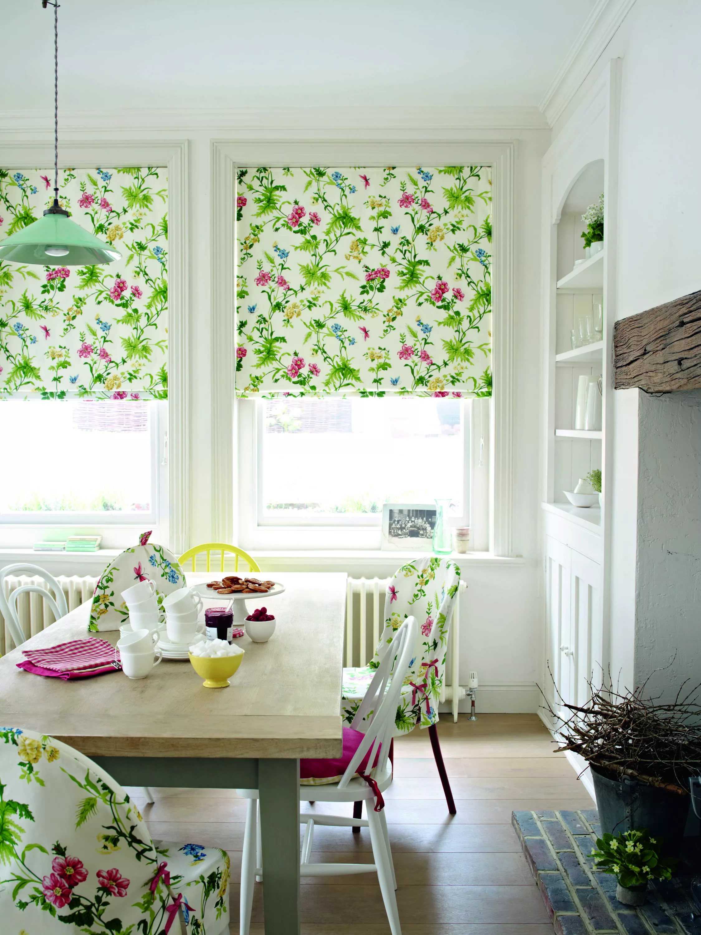 Оформление окна на кухне: 75 фото, стили, выбор штор, материалы