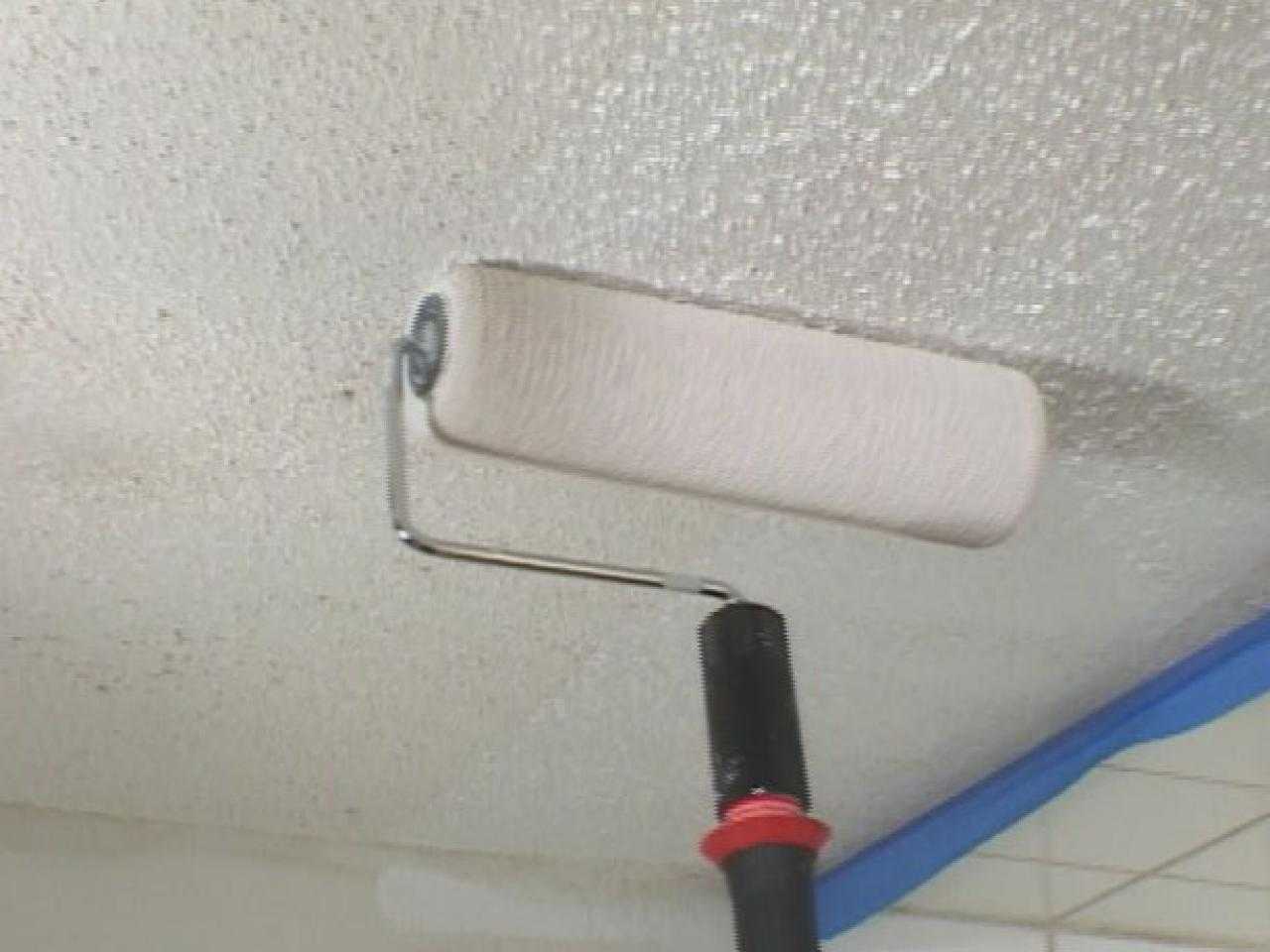 Как правильно побелить потолок водоэмульсионной краской
