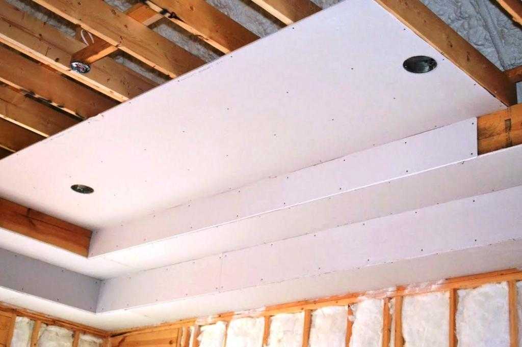 Как выровнять потолок в деревянном доме - постройка