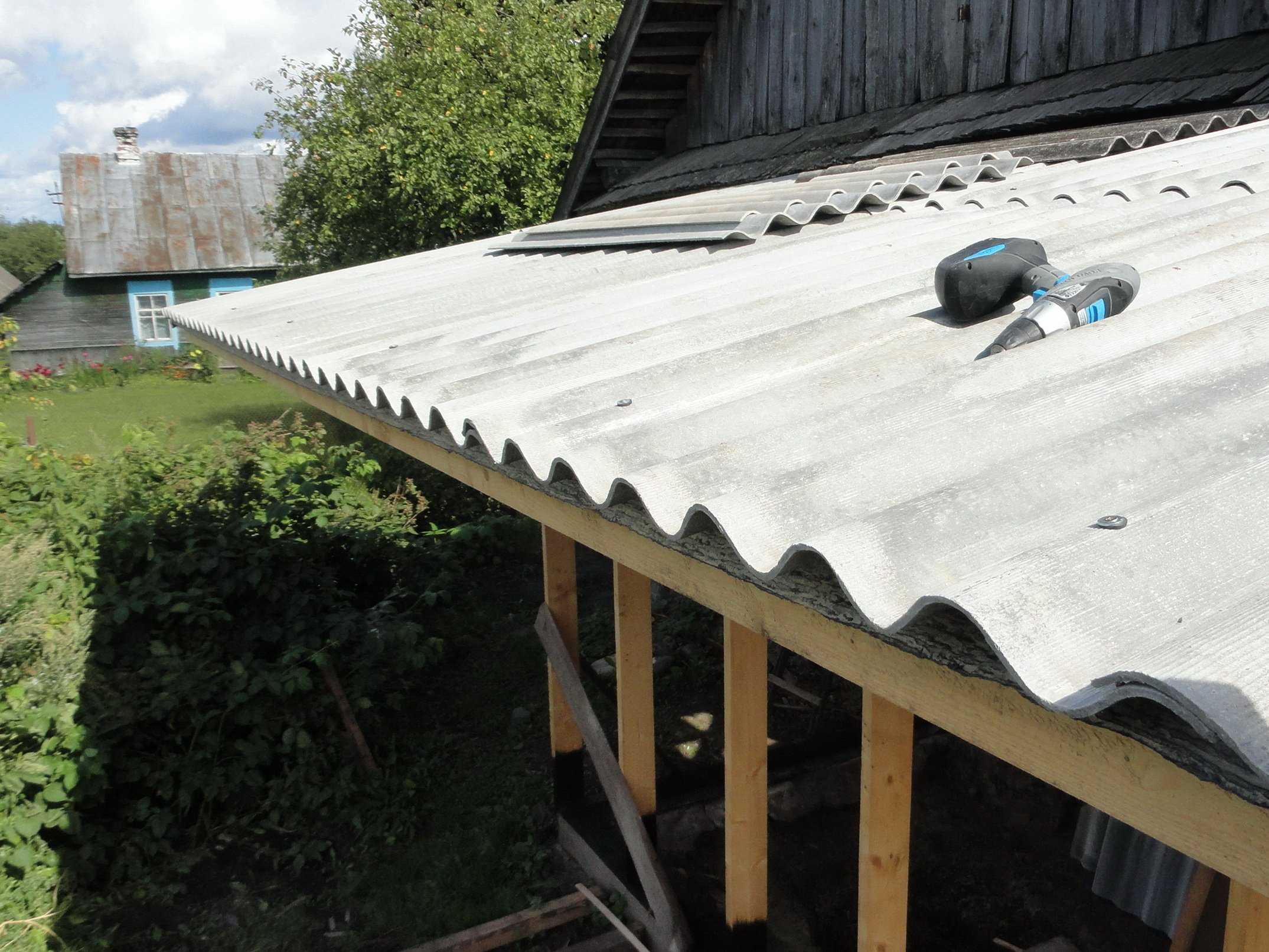Как снять шифер с крыши с сохранением целостности листов