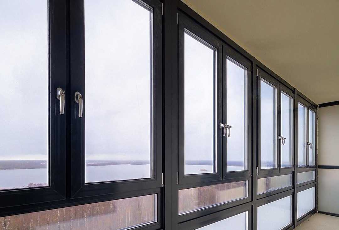 Рулонные шторы на балкон и лоджию: какими бывают и как выбрать?
