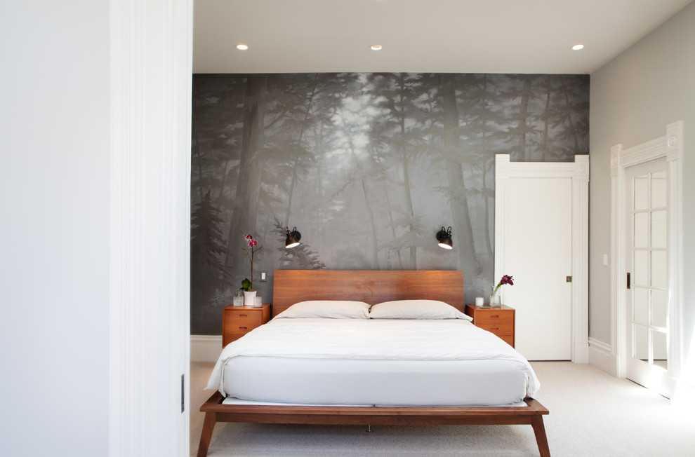 Интерьер спальни с обоями двух видов для нетривиального дизайна