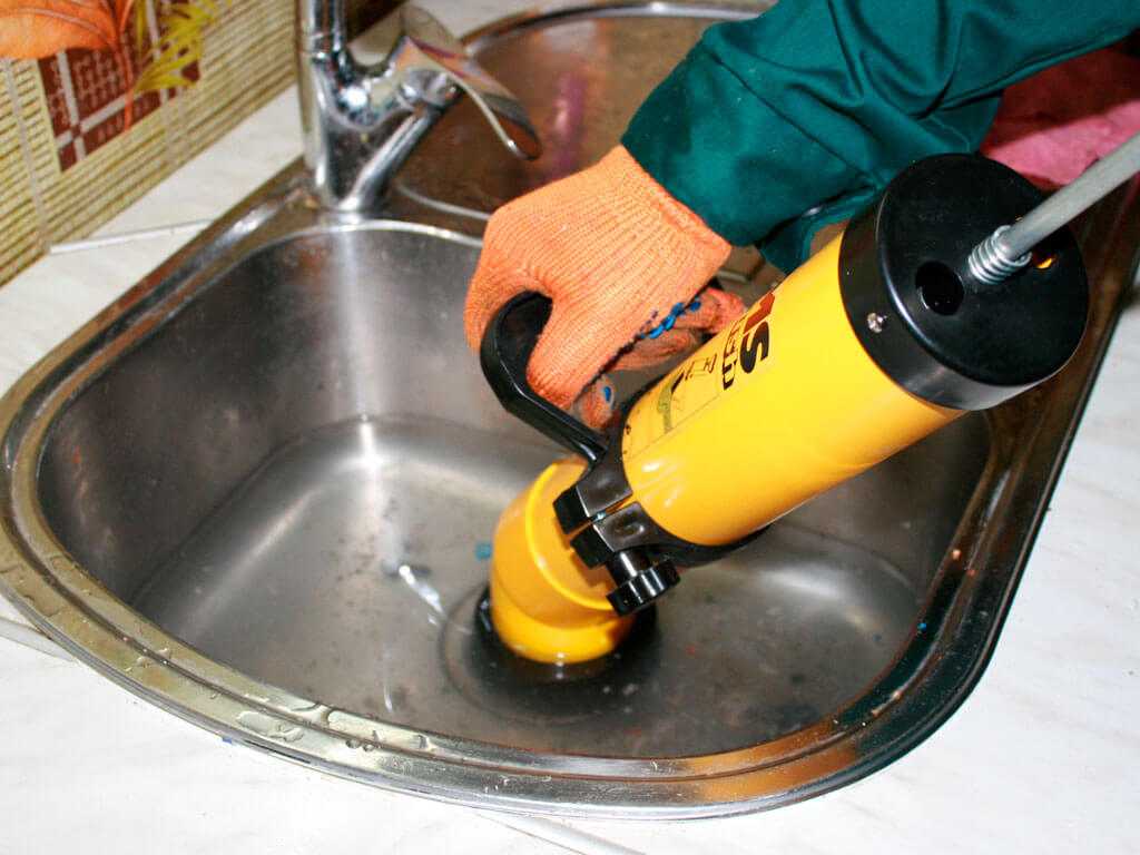 Как прочистить канализационную трубу: прочистка канализации, устранение засоров, чистка, каким средством прочистить засор в домашних условиях в квартире, чем почистить