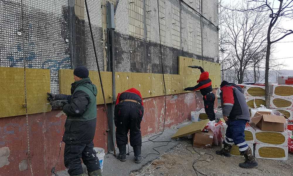 Способы утепления бревенчатого дома: снаружи и изнутри