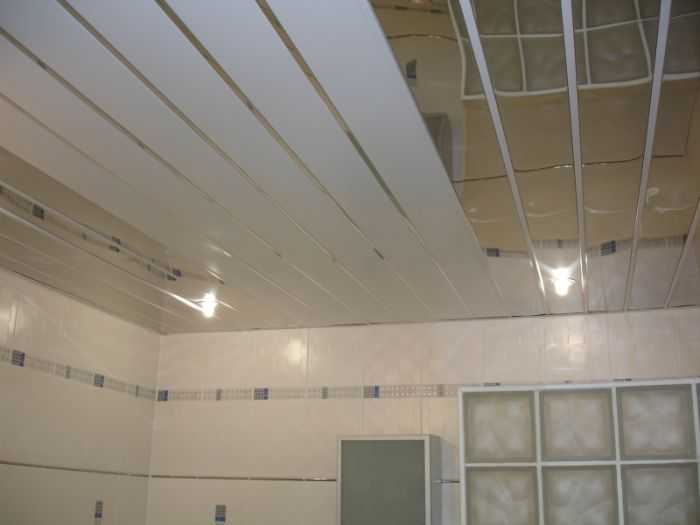 Подвесной потолок в ванной — современные решения дизайна, варианты монтажа и советы по оформлению потолка в ванной комнате