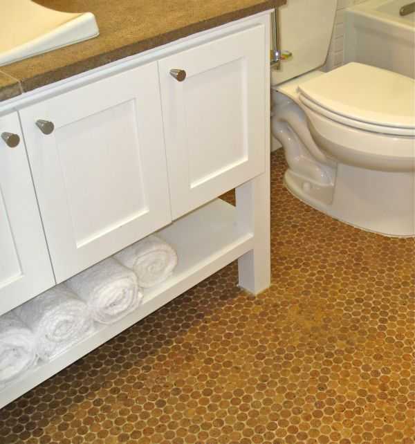 Плитка пвх для ванной и туалета: плюсы и минусы, виды, сравнение с керамогранитом