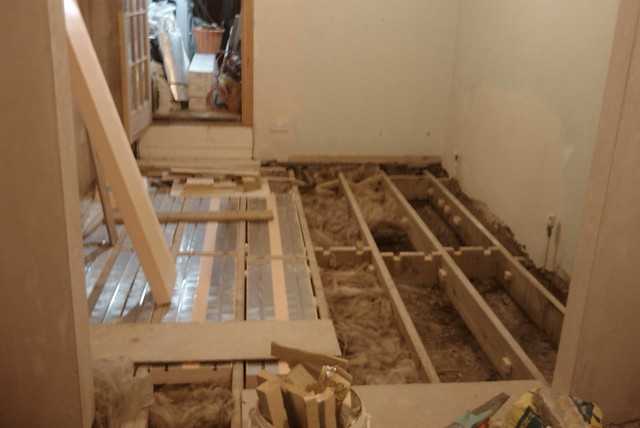 Как утеплить деревянные и бетонные полы в квартире