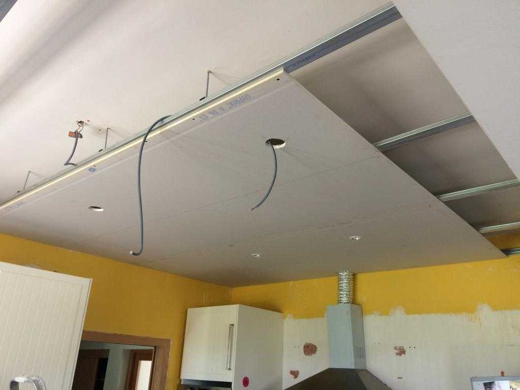 Гипсокартонный потолок с подсветкой на кухне своими руками
