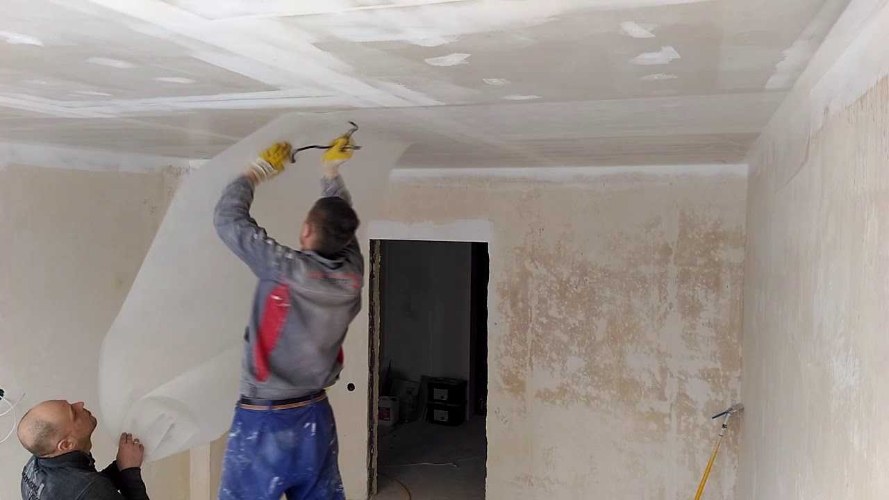 Как клеить "паутинку" на потолок: порядок выполнения работ