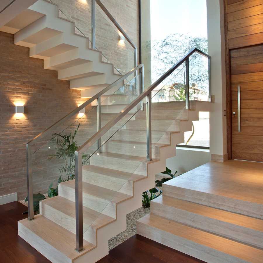 Интерьер лестницы в доме: рассмотрим варианты