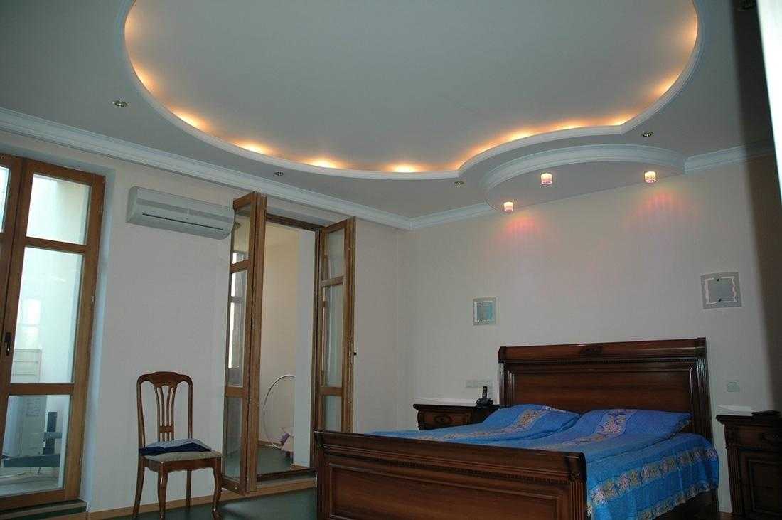Потолок из гипсокартона в спальне