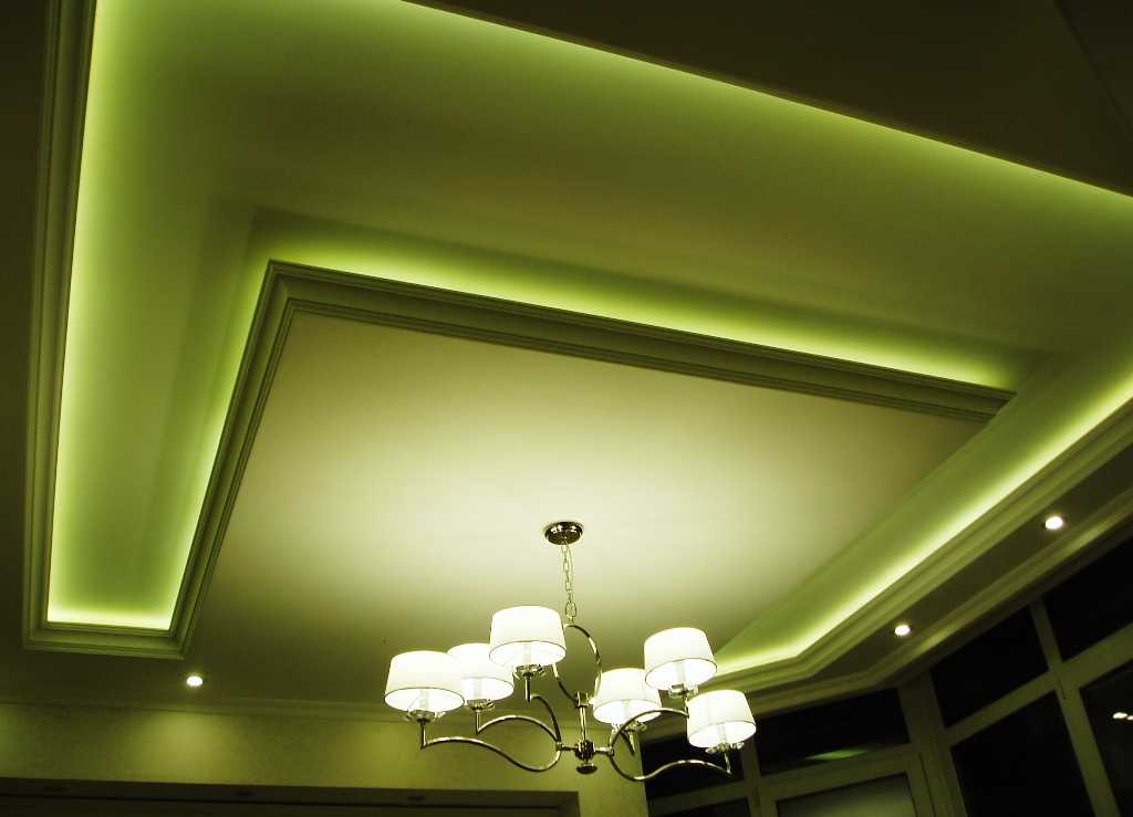 Светодиодная лента для подсветки потолков Правила и тонкости выбора подобных видов подсветки Примеры размещения светодиодной ленты на потолке ее монтаж