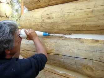 Обработка деревянного дома снаружи:  выбор средств и пошаговая инструкция