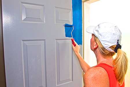 Реставрация деревянных дверей: покраска, обшивка и покрытие лаком