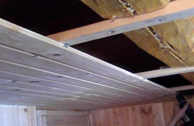 Потолок из вагонки (54 фото): чем обшить и как крепить в деревянном доме, обшивка в современном стиле, тонкости отделки