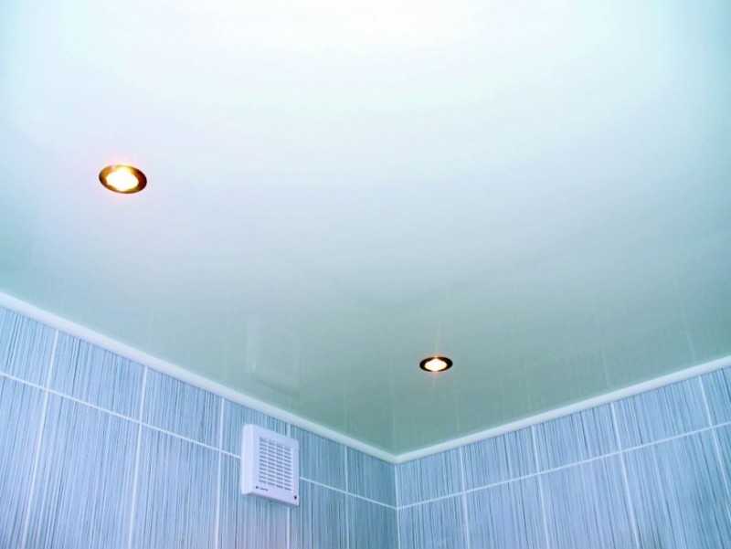 светильники на натяжной потолок в ванную