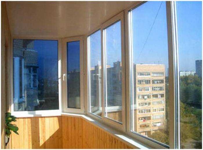 Жалюзи на балкон – инструкции по выбору и установке своими руками разных типов светозащитных элементов