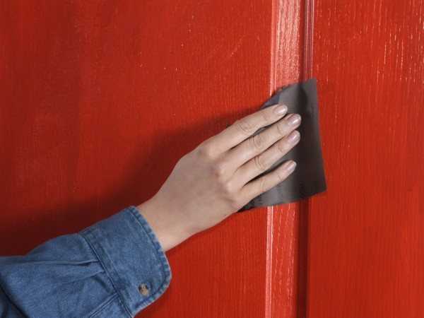 Покрытие лаком дверей в домашних условиях: что можно, а что нет