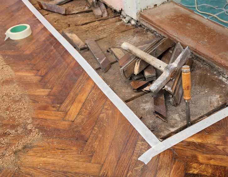Бетонная стяжка на деревянный пол: как правильно работать с основанием из дерева?
