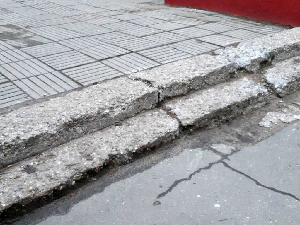 Вместо бетона можно. Разрушение бетонного покрытия. Бетонная площадка разрушается. Восстановление бетона. Ремонт бетонных ступеней.