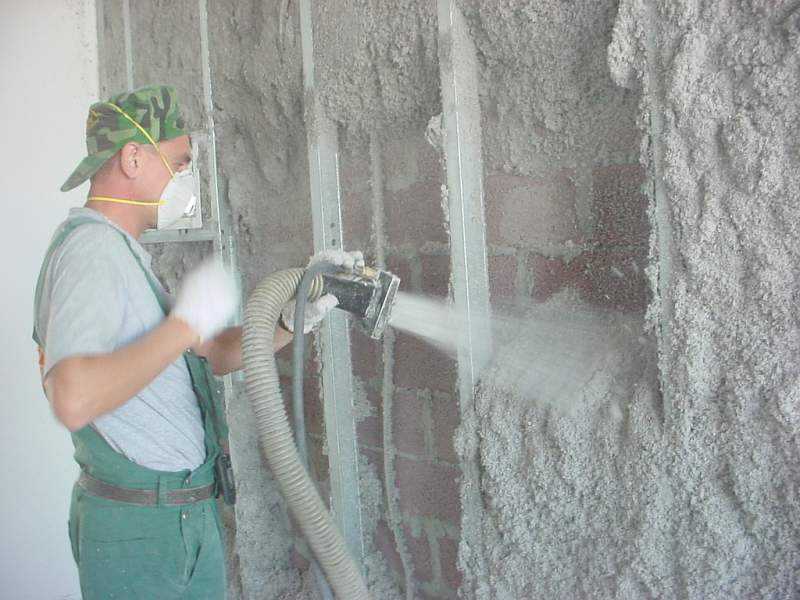Преимущества жидкого утеплителя для стен