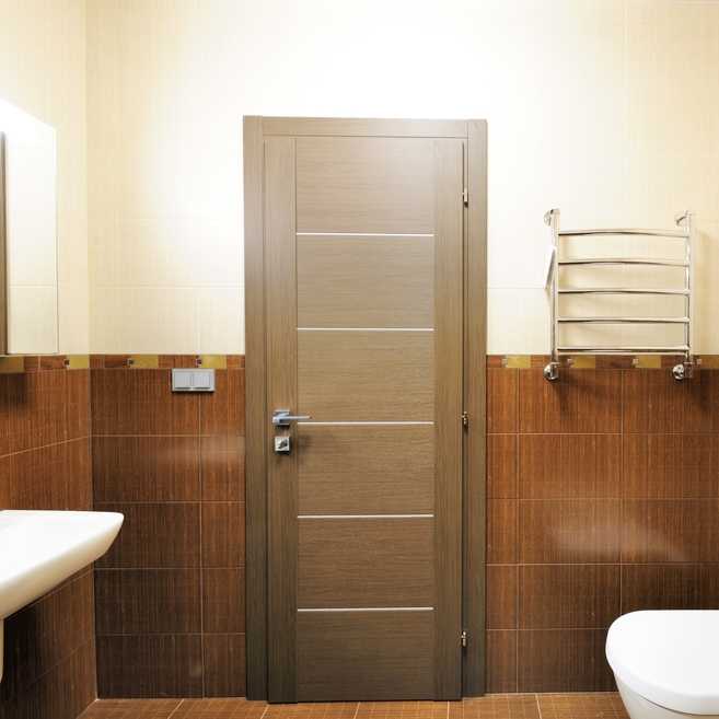 Двери для ванной и туалета: какие лучше выбрать
