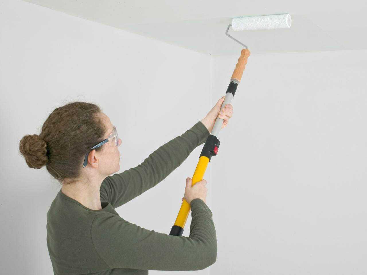 Побелка потолка по старой побелке: чем лучше побелить потолок в квартире, подготовка к ремонту известью, какая побелка лучше, как белить, как правильно побелить своими руками