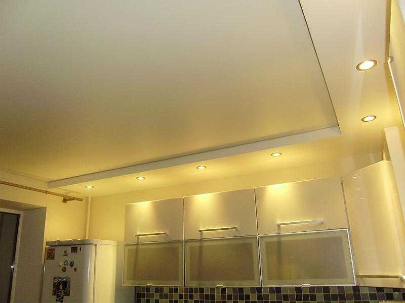 Как сделать подвесные потолки для кухни своими руками, варианты конструкций, правила установки и монтажа