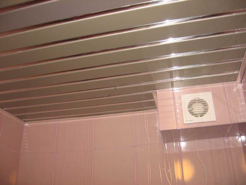Подвесной потолок в ванной: современные материалы, конструкции и рекомендации по подводу коммуникаций