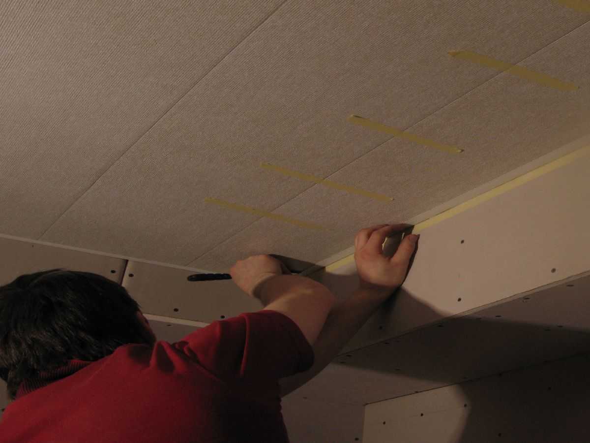 Панели на потолок на кухню своими руками: крепление подвесных и из пластика