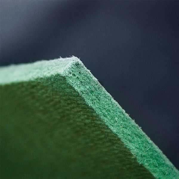 Хвойная подложка - абсолютно экологичный материал который укладывается под ламинат и линолеум Толщина 3 или 7 мм выбирается исходя из ровности пола