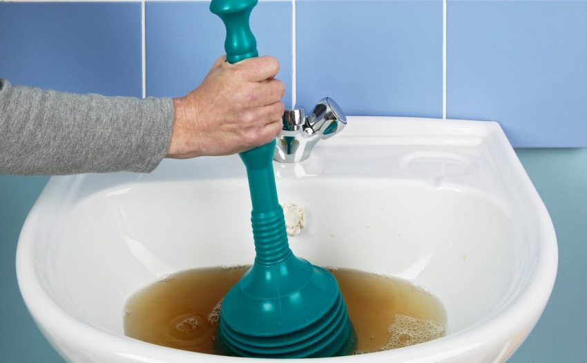 Как быстро и эффективно избавиться от неприятного запах из канализации