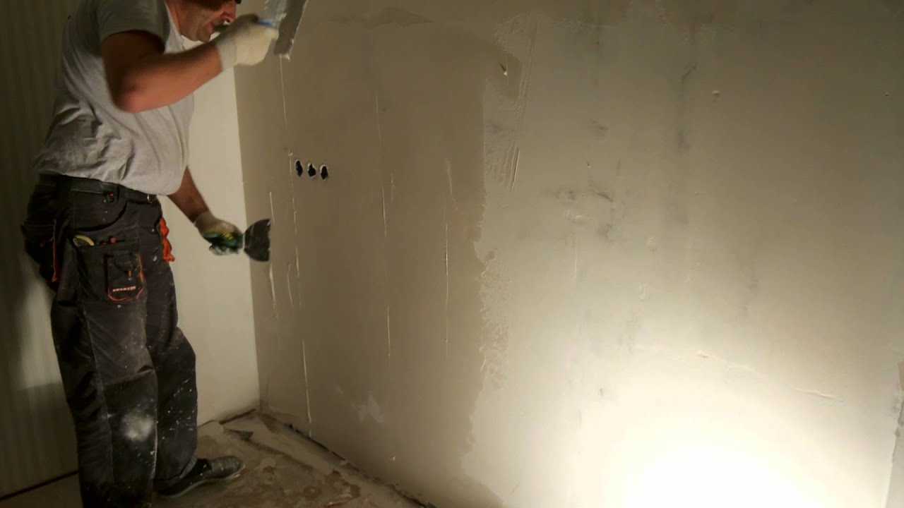 Чем обработать стены перед поклейкой обоев: обрабатываем стены грунтовкой